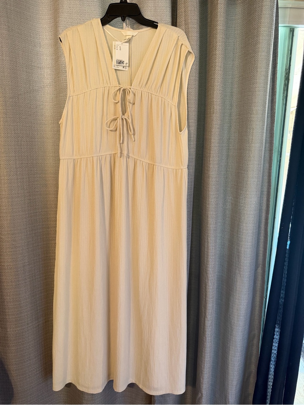 H&M Cream Sleeveless Maxi Dress with Tie-Front - Picture 4 of 8